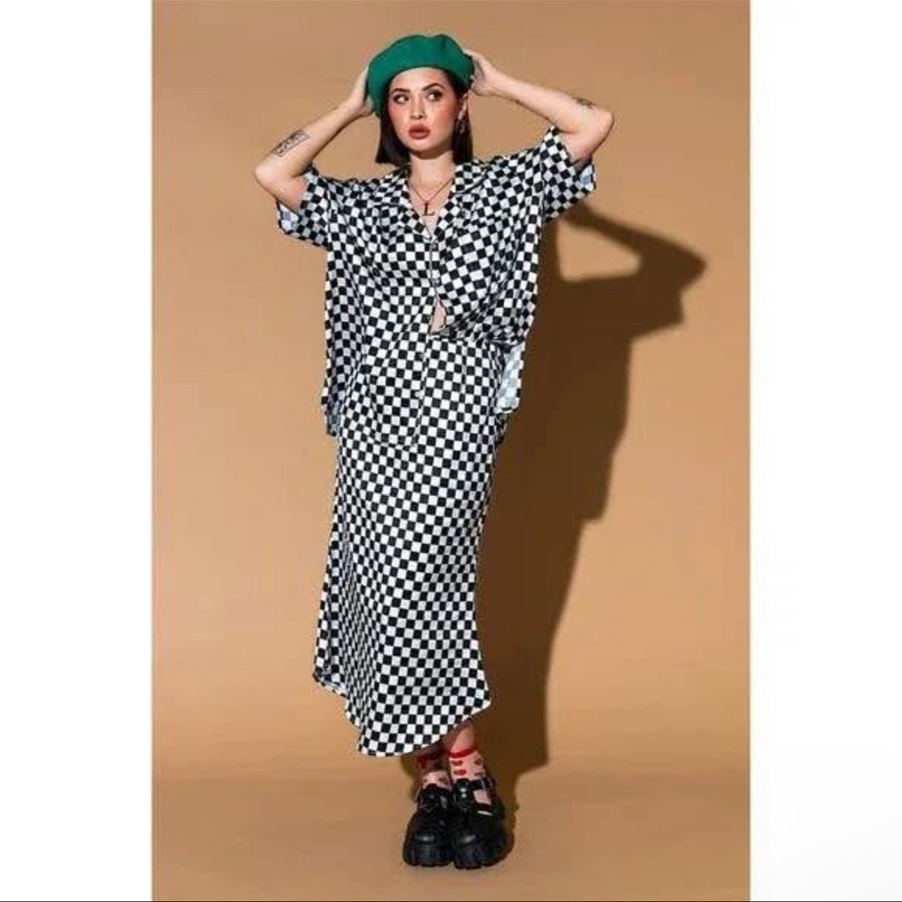 COPY - Black and White Asymmetrical Midi Skirt A-Line Casual, with button up bl…